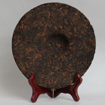 厂家直销批发云南普洱茶熟茶香醇金芽普洱357g茶饼勐海味图4