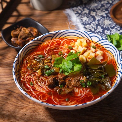 老开元绵阳米粉245g免煮 麻辣红油米线牛肉肥肠鸡肉味方便速食品图2