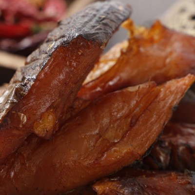 湖南特产柴火烟熏腊草鱼斜丝批发 农家自制食品风味腊鱼图3