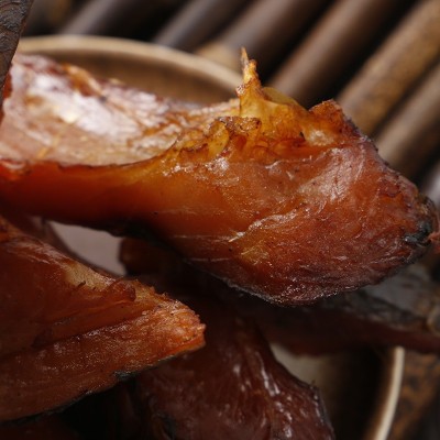 湖南特产柴火烟熏腊草鱼斜丝批发 农家自制食品风味腊鱼图4