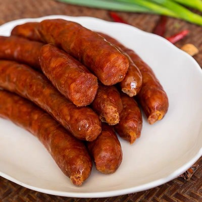 腊香肠恩施传统工艺纯肉手工灌制柴火烟熏腊肠麻辣香肠厂家图2