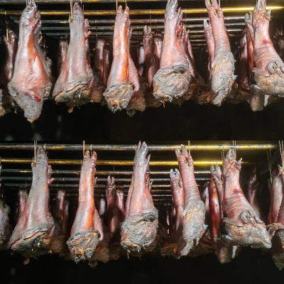 四川腊肉腊猪脚 农家自制腊猪蹄烟熏特产火腿熏肉厂家现货图4