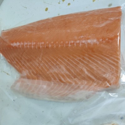 进口冷冻新鲜三文鱼现货整片约1.1kg日料刺身三文鱼鱼排餐饮批发图4