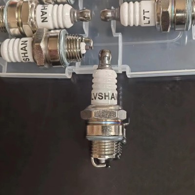 L7T火花塞汽油锯园林机械配件二冲程油锯割草机火花塞火嘴点火器图2
