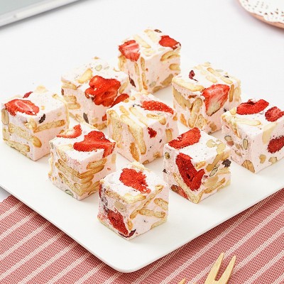 冻干草莓整颗批发烘焙原料雪花酥牛轧糖水果干网红零食冻干草莓脆图5