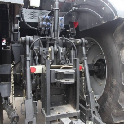 东方红LF2204轮式拖拉机图6