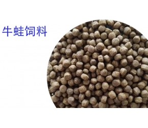 牛蛙应该喂什么料长快，养牛蛙的饲料自配方实用