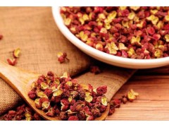 买花椒时，选青花椒还是红花椒？川菜大厨：区别大了，别再用错了