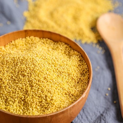 内蒙古赤峰杜家黄小米2.4kg礼盒装300g*8袋真空包装小米礼盒批发图2