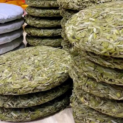 2021福鼎的白茶 米粒芽白毫银针300g白茶饼 春茶白毫银针饼 厂家图2