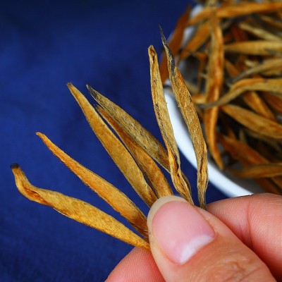 云南滇红茶金丝凤庆滇红蜜香大金芽乔木红茶大金针罐装浓香型茶叶图2