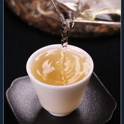 云南白茶菠萝饼七子饼大叶种茶树药香手撕饼源头工厂批发白牡丹图4